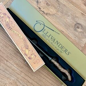 Official Olivander Interactive Wizarding Harry Potter Wand: Universal Studios